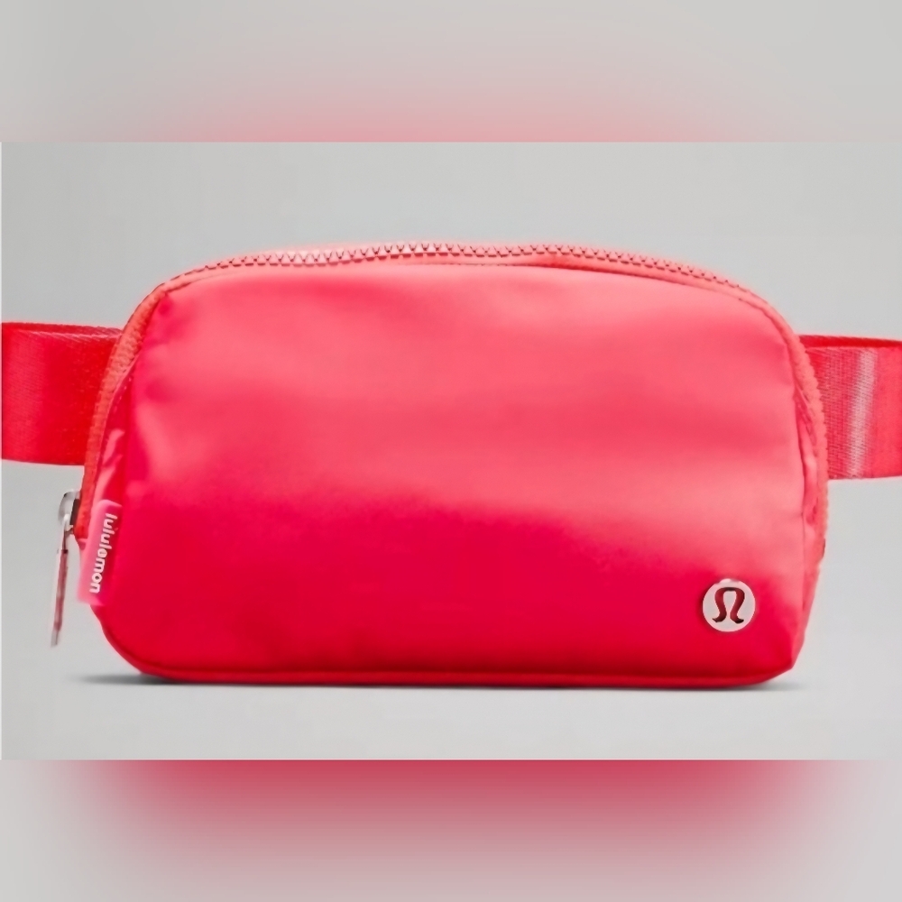 Lululemon Everywhere Belt Bag